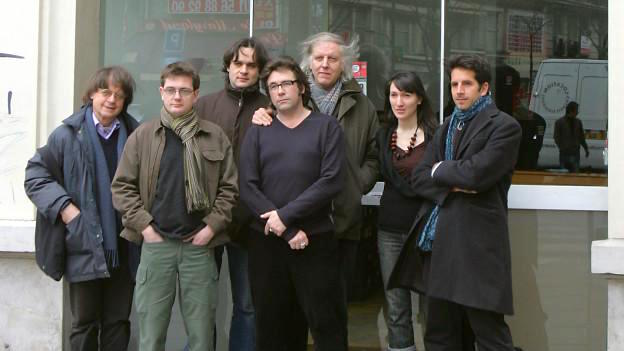 #CharlieHebdo çalışanları dokuz sene önce dergi önünde bu fotoğrafı çektirmişti.